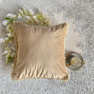 Perna Decorativa cu Ciucuri din Catifea cu Umplutura Siliconica Crem