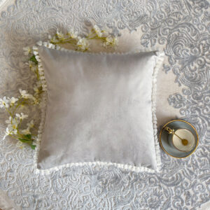 Perna Decorativa cu Ciucuri din Catifea cu Umplutura Siliconizata Gri deschis